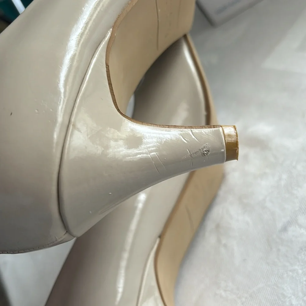 Jaclyn Smith Tabby Pumps Bone Patent Leather Sz 9.5